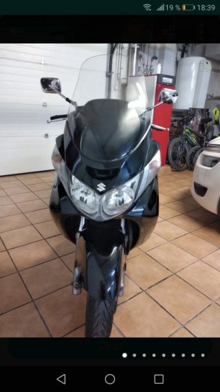 Suzuki Burgman 250 Maxi Scooter Negra