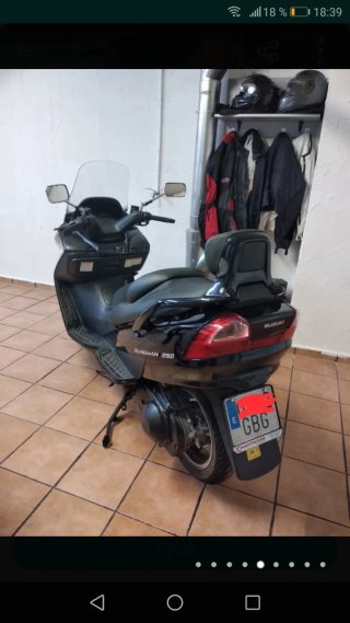 Suzuki Burgman 250 Maxi Scooter Negra