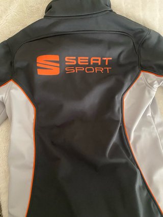 2 Casacos SEAT Sport Novos um S outro M