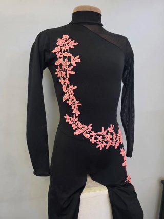 Mono patinaje artístico negro y rosa