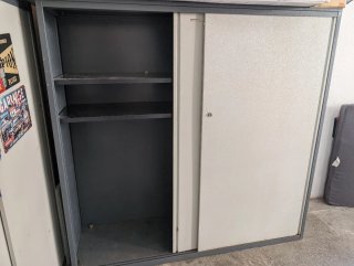 Armadio Metallico Kemen Grigio per Stoccaggio Grigio. 160