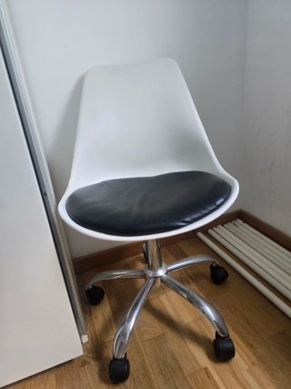 Silla de oficina con ruedas