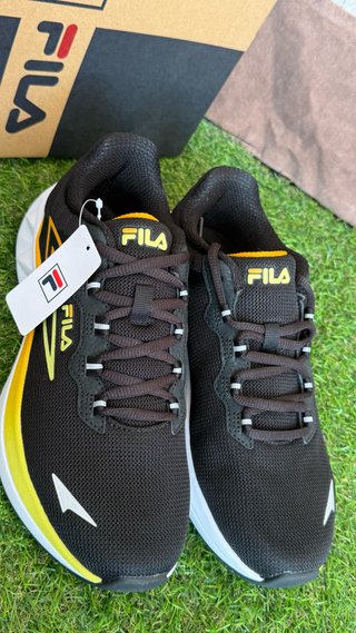 Zapatillas Fila Talla 40 Negras y Amarillas