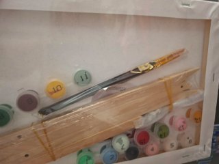 Lienzo para pintar con pinceles y pinturas