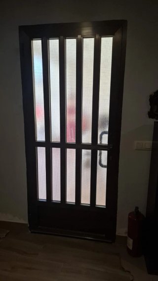 Puerta de aluminio con cristal