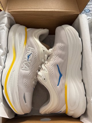Tenis Hoka Blancos y Amarillos