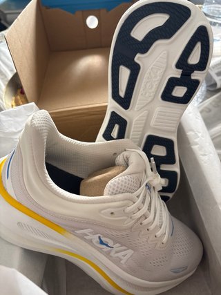 Tenis Hoka Blancos y Amarillos