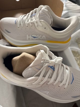Tenis Hoka Blancos y Amarillos