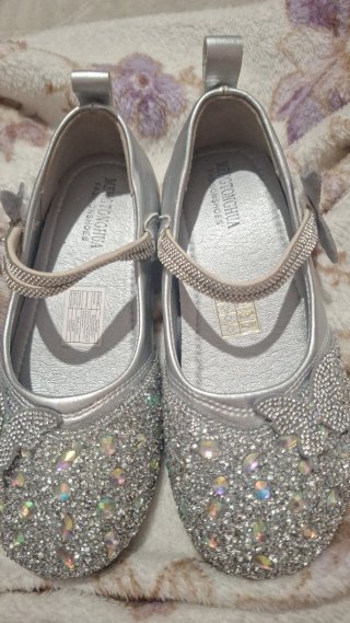 Zapatos niña plateados con pedrería