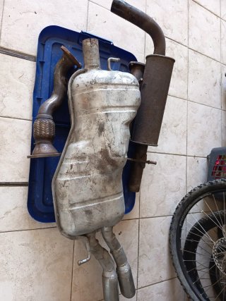 Tubo de escape coche