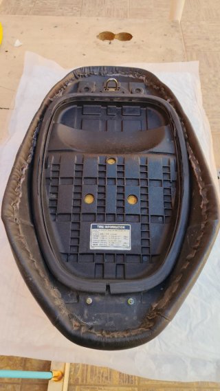 Asiento Yamaha Cygnus y porta matrícula