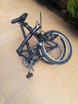 Bicicleta plegable negra