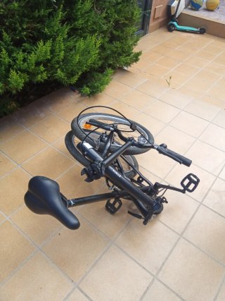 Bicicleta plegable negra