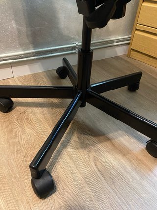 Silla giratoria Ikea Millberget Negra