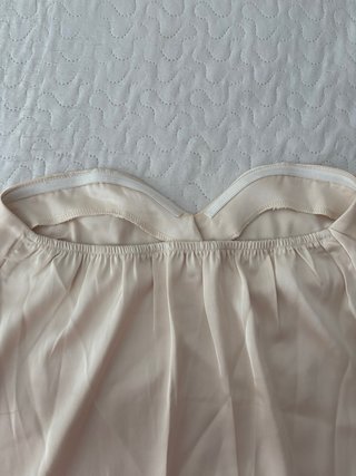 Camiseta blanca asimétrica