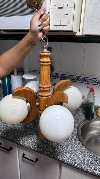 Lámpara de madera y cristal