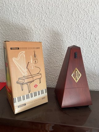 Metrónomo Wittner Maelzel madera con campana
