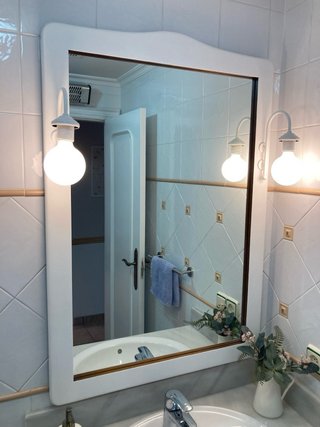 Mueble de baño madera y mármol con espejo