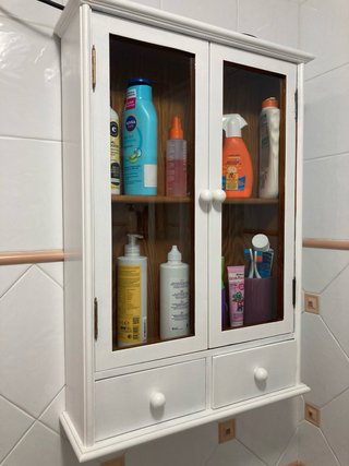 Mueble de baño madera y mármol con espejo