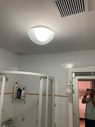 Mueble de baño madera y mármol con espejo