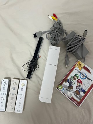 Nintendo Wii + Mario Kart Wii + Accesorios