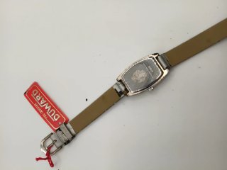 Reloj Duward Ovalado Plata y Blanco