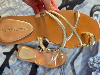 Sandalias doradas Stradivarius Talla 38