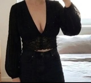 Blusa negra manga larga encaje