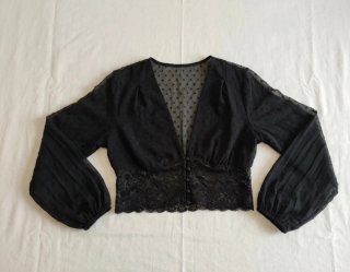 Blusa negra manga larga encaje