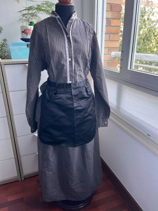 Traje neska casera rayas baserri