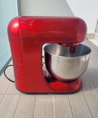 Batidora Amasadora Roja 5L + Bol y Accesorios