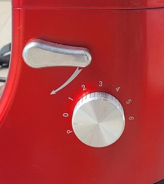 Batidora Amasadora Roja 5L + Bol y Accesorios