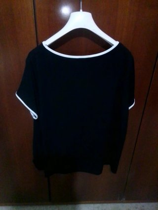 Maglietta donna nera con scollo