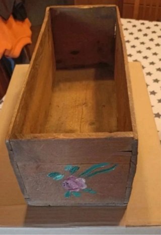 Jardinera de madera rústica decorada