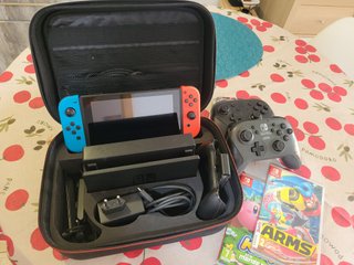 Nintendo Switch + 2 Mandos + 2 Juegos