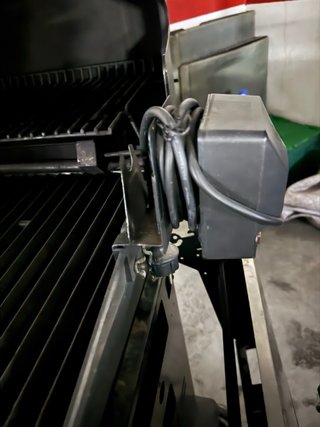 Barbacoa de gas plateada y negra