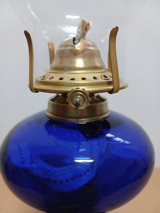 Lampada a petrolio blu vetro