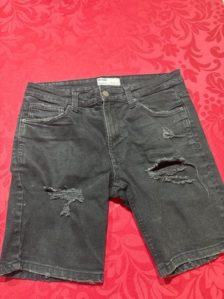 Pantalones cortos Bershka negros rotos