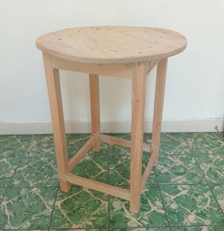 Mesa de madera auxiliar