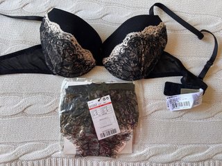 Conjunto sujetador y tanga negro encaje