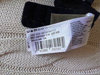 Conjunto sujetador y tanga negro encaje