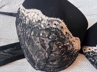 Conjunto sujetador y tanga negro encaje