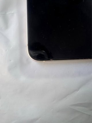 iPhone 13 con accesorios