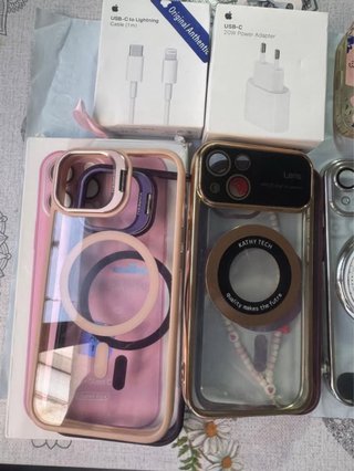 iPhone 13 con accesorios