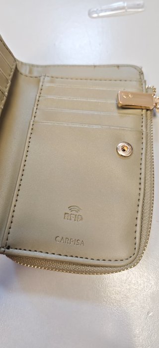 Portafoglio donna Carpisa compatto con blocco RFID