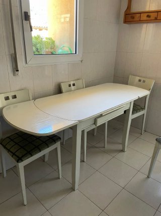 Muebles de cocina blancos y dorados