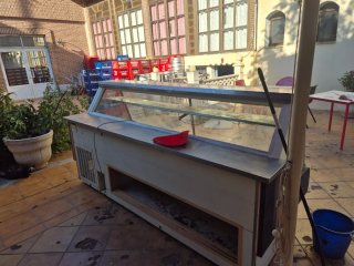 Vitrina expositora con cristal