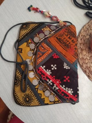 Bolso étnico patchwork con monedas