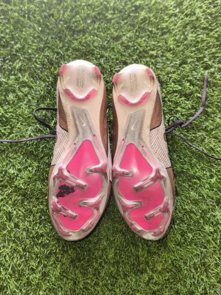 Zapatillas Fútbol Nike Oro y Rosa