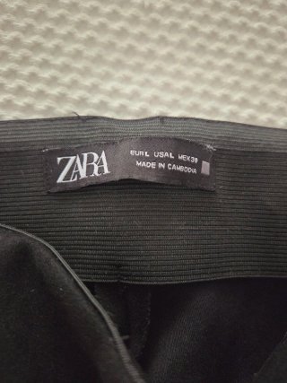 Pantalón negro Zara Talla L Mas bien es una M